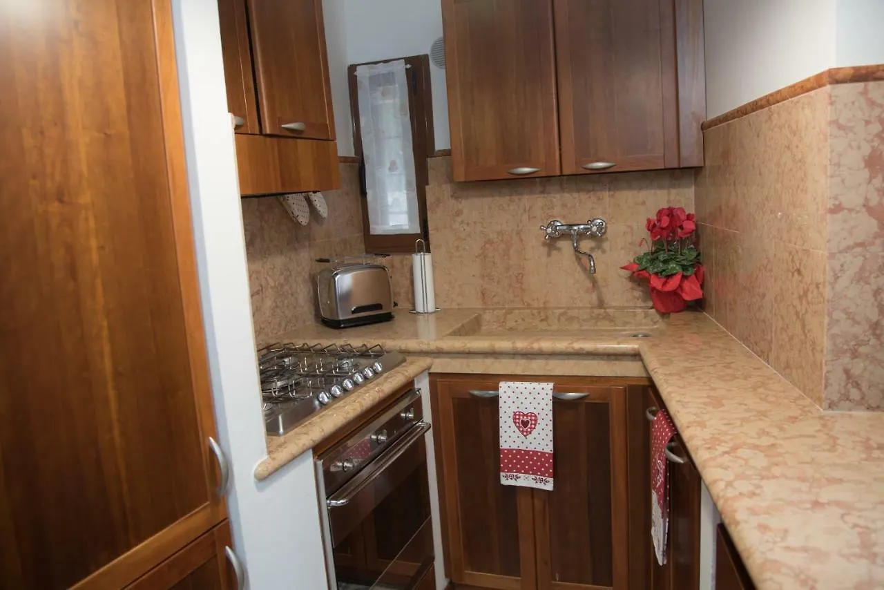 Casa Vacanze Corte Dei Dami Каприно-Веронезе Дом отдыха